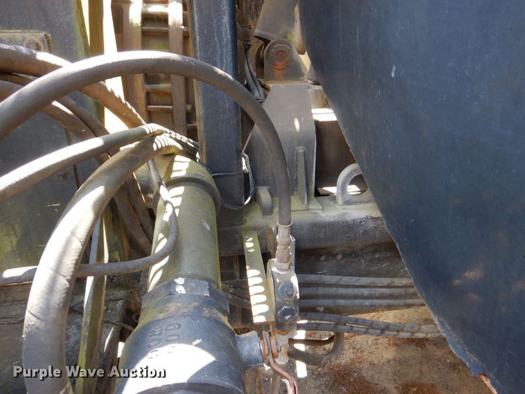 image for item DS8050 2002 Volvo VHD  vacuum truck