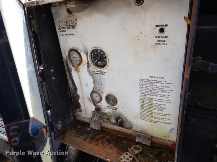 image for item DS8050 2002 Volvo VHD  vacuum truck