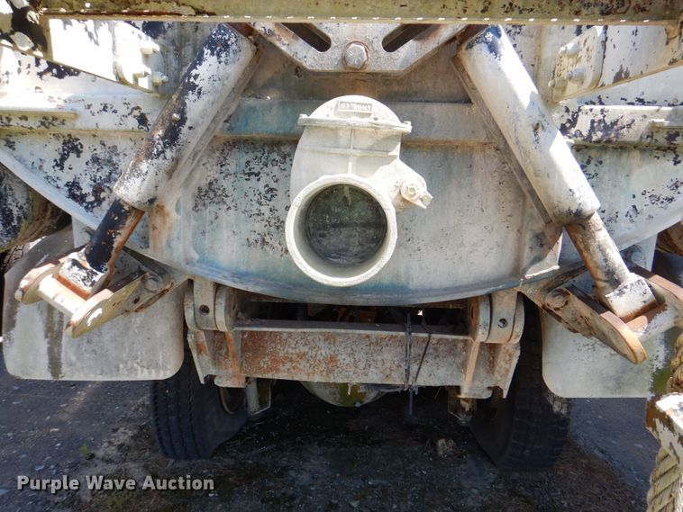 image for item DS8050 2002 Volvo VHD  vacuum truck