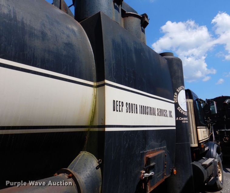 image for item DS8050 2002 Volvo VHD  vacuum truck