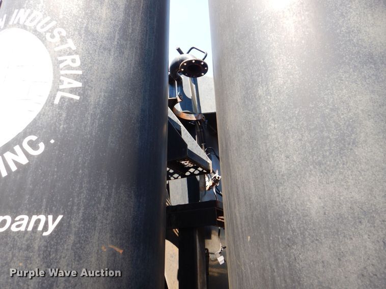 image for item DS8050 2002 Volvo VHD  vacuum truck