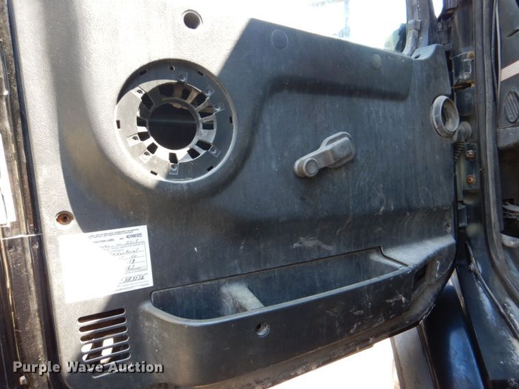 image for item DS8050 2002 Volvo VHD  vacuum truck