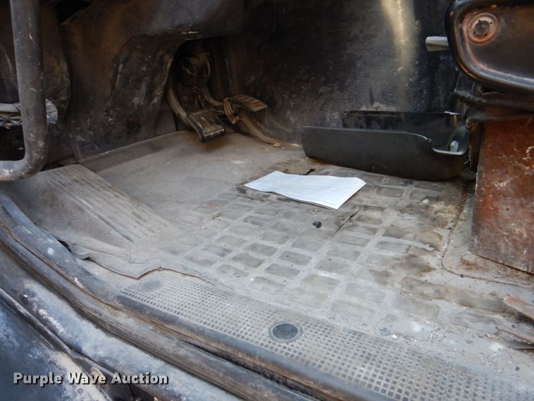 image for item DS8050 2002 Volvo VHD  vacuum truck