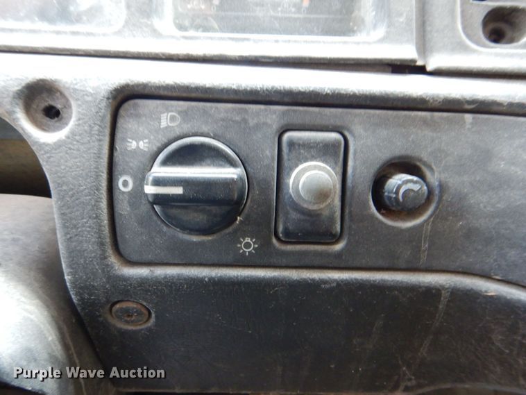 image for item DS8050 2002 Volvo VHD  vacuum truck