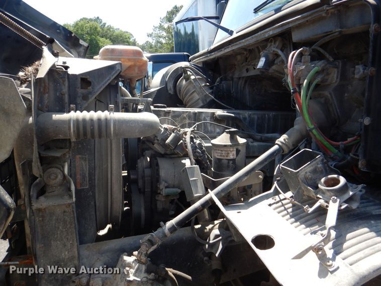 image for item DS8050 2002 Volvo VHD  vacuum truck