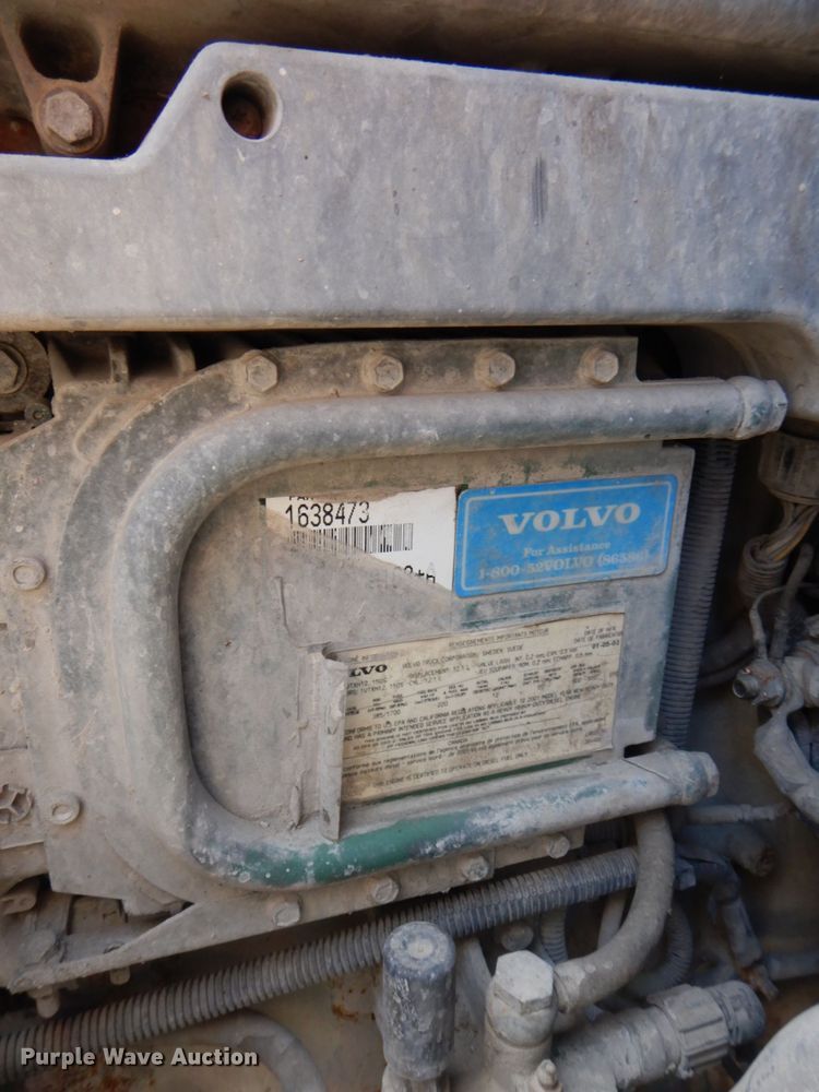 image for item DS8050 2002 Volvo VHD  vacuum truck