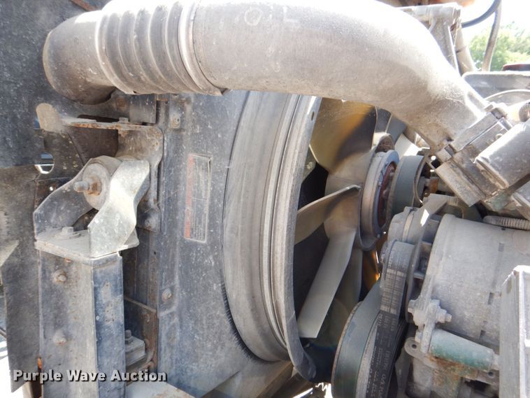 image for item DS8050 2002 Volvo VHD  vacuum truck