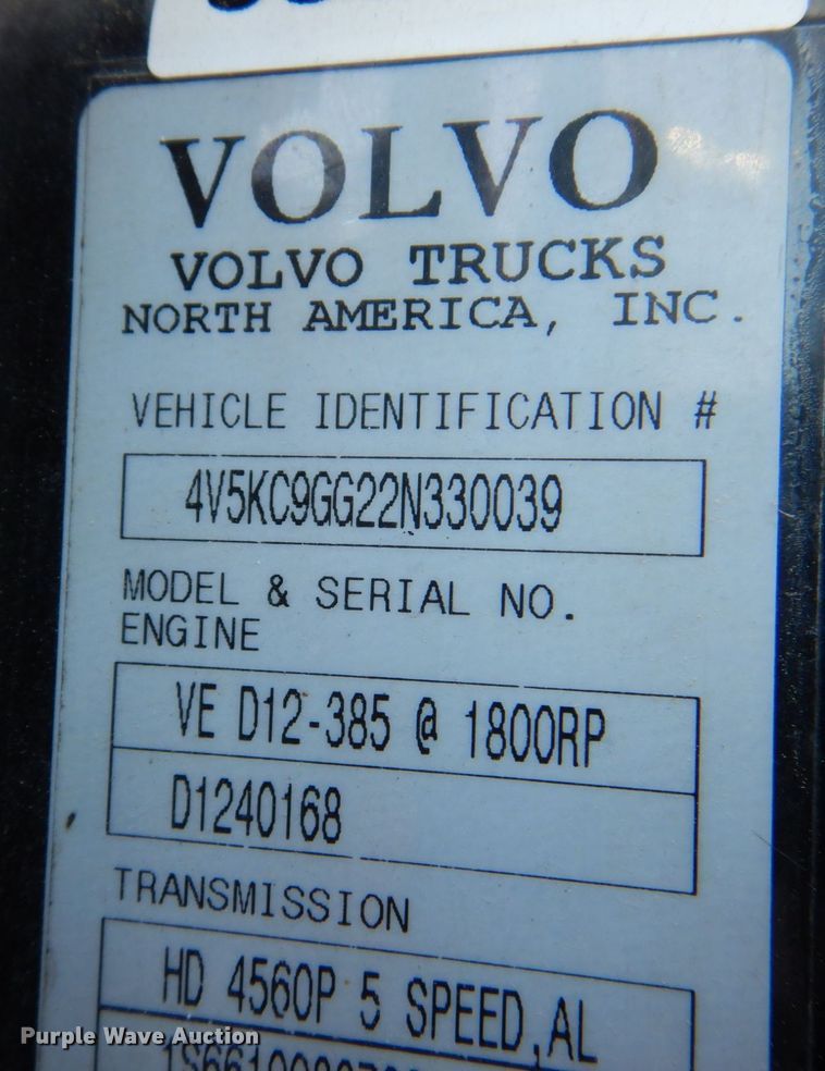 image for item DS8050 2002 Volvo VHD  vacuum truck