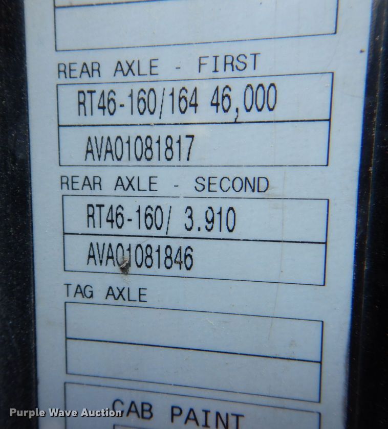 image for item DS8050 2002 Volvo VHD  vacuum truck