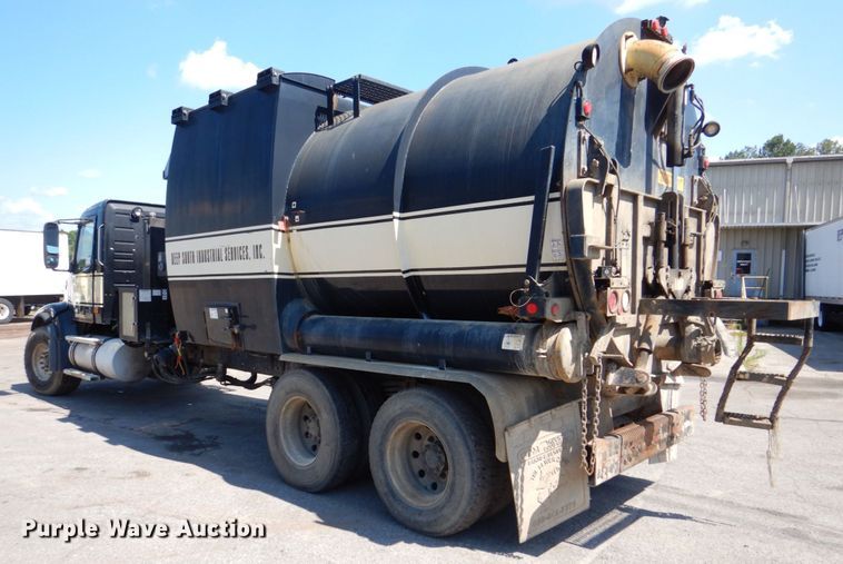 image for item DS8051 2002 Volvo VHD  vacuum truck