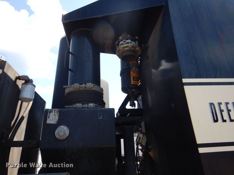 image for item DS8051 2002 Volvo VHD  vacuum truck