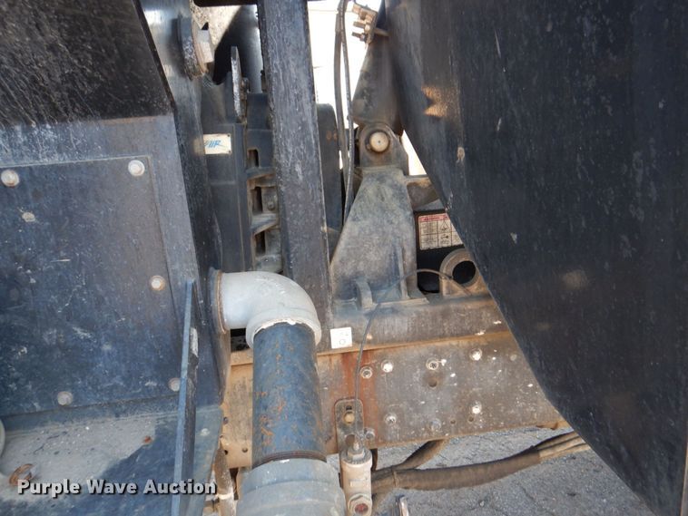 image for item DS8051 2002 Volvo VHD  vacuum truck