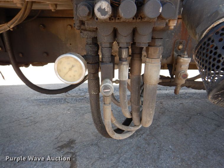 image for item DS8051 2002 Volvo VHD  vacuum truck