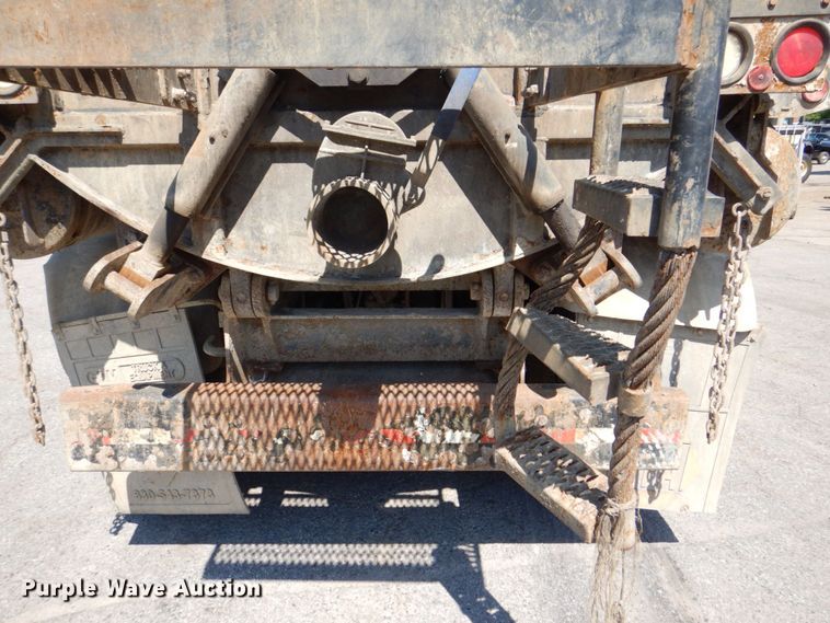 image for item DS8051 2002 Volvo VHD  vacuum truck