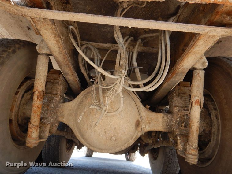 image for item DS8051 2002 Volvo VHD  vacuum truck