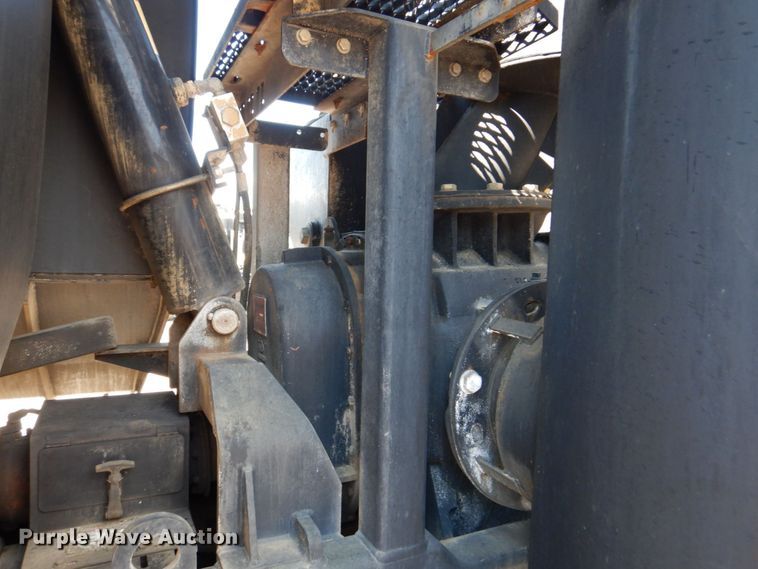 image for item DS8051 2002 Volvo VHD  vacuum truck