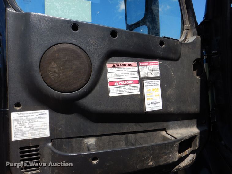 image for item DS8051 2002 Volvo VHD  vacuum truck