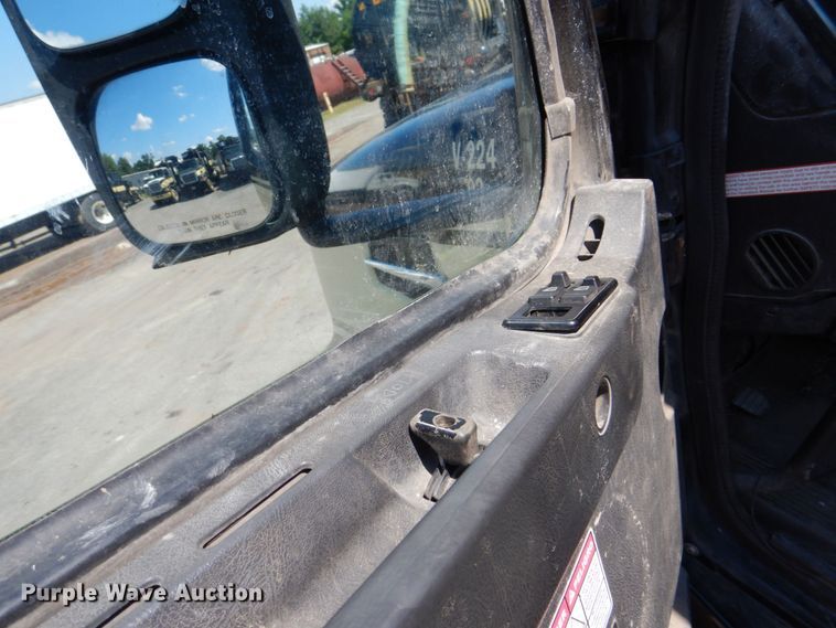 image for item DS8051 2002 Volvo VHD  vacuum truck