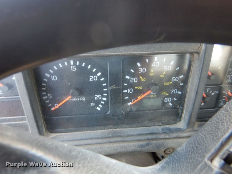 image for item DS8051 2002 Volvo VHD  vacuum truck