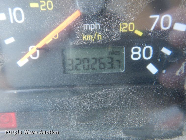 image for item DS8051 2002 Volvo VHD  vacuum truck