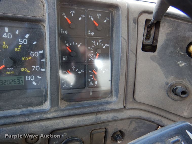 image for item DS8051 2002 Volvo VHD  vacuum truck