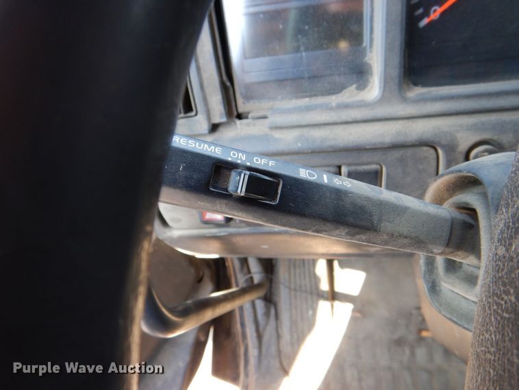 image for item DS8051 2002 Volvo VHD  vacuum truck