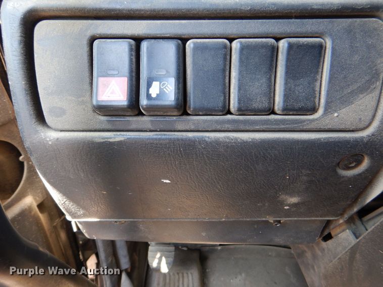 image for item DS8051 2002 Volvo VHD  vacuum truck