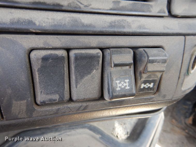 image for item DS8051 2002 Volvo VHD  vacuum truck