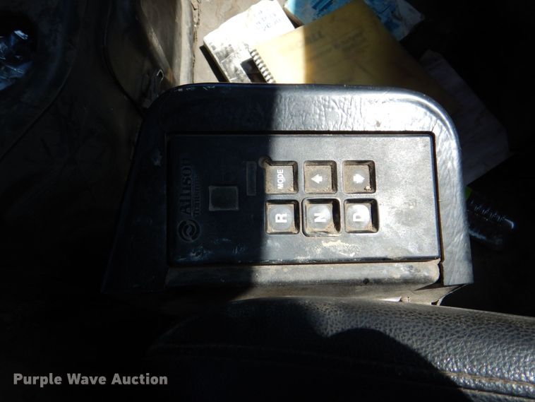 image for item DS8051 2002 Volvo VHD  vacuum truck