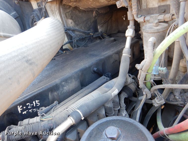 image for item DS8051 2002 Volvo VHD  vacuum truck