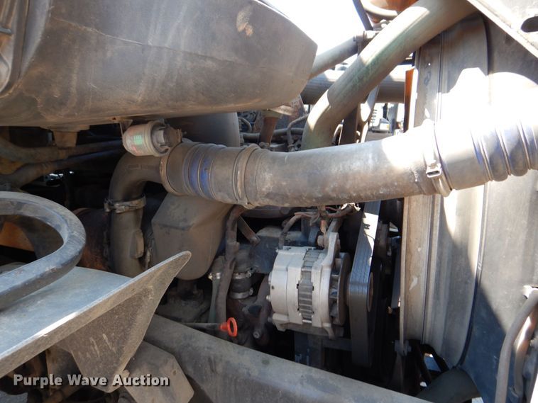 image for item DS8051 2002 Volvo VHD  vacuum truck