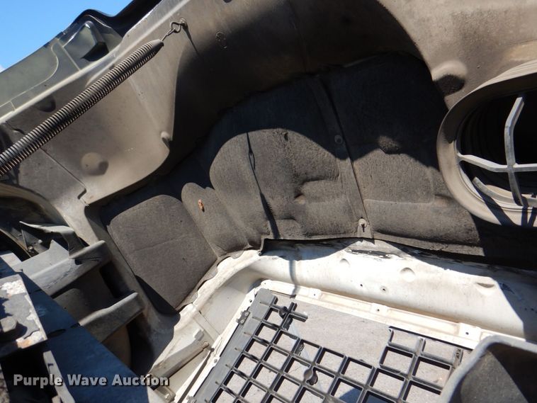 image for item DS8051 2002 Volvo VHD  vacuum truck