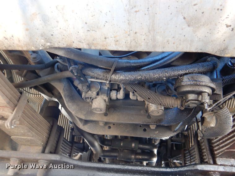 image for item DS8051 2002 Volvo VHD  vacuum truck