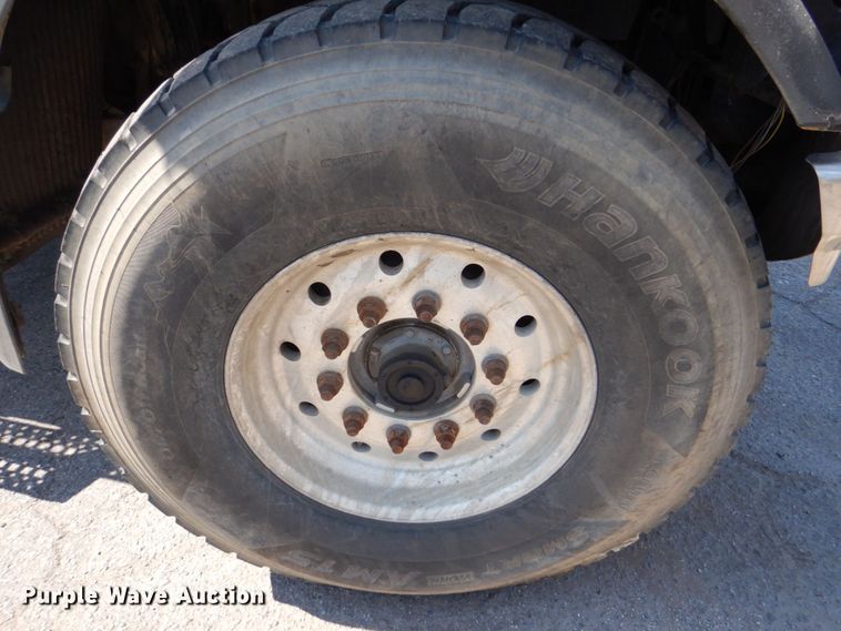 image for item DS8051 2002 Volvo VHD  vacuum truck