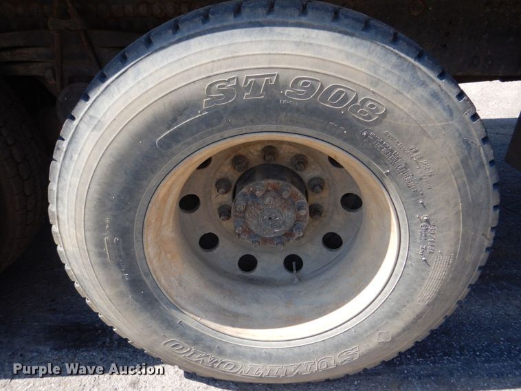 image for item DS8051 2002 Volvo VHD  vacuum truck