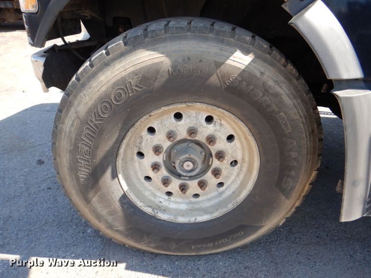 image for item DS8051 2002 Volvo VHD  vacuum truck