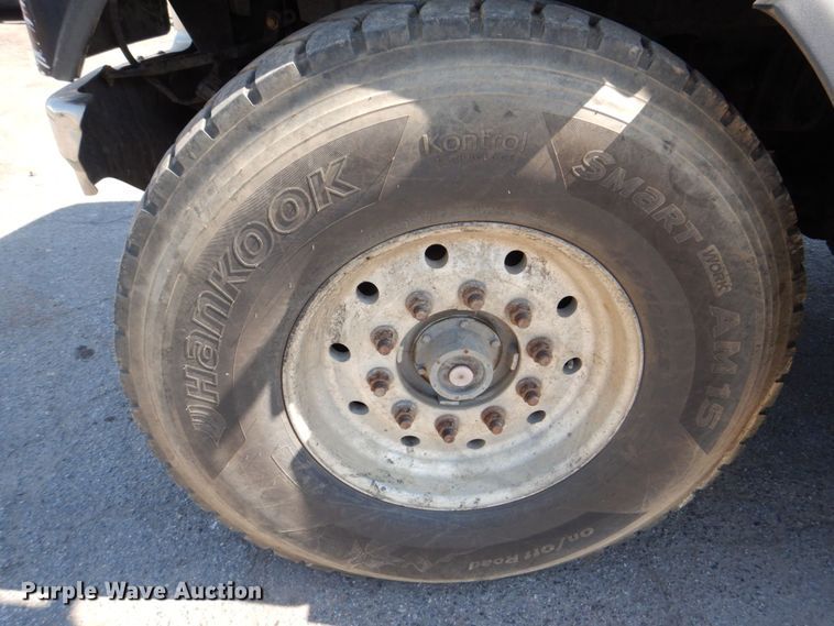 image for item DS8051 2002 Volvo VHD  vacuum truck