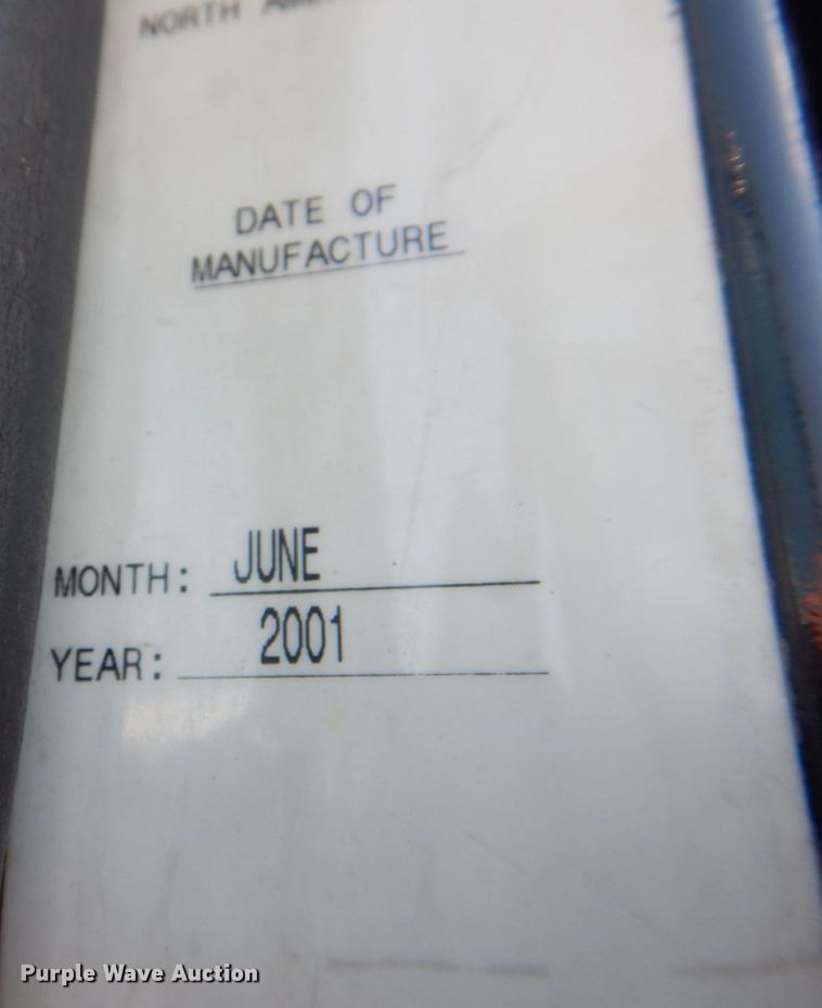 image for item DS8051 2002 Volvo VHD  vacuum truck