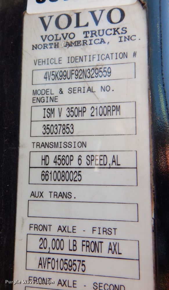 image for item DS8051 2002 Volvo VHD  vacuum truck