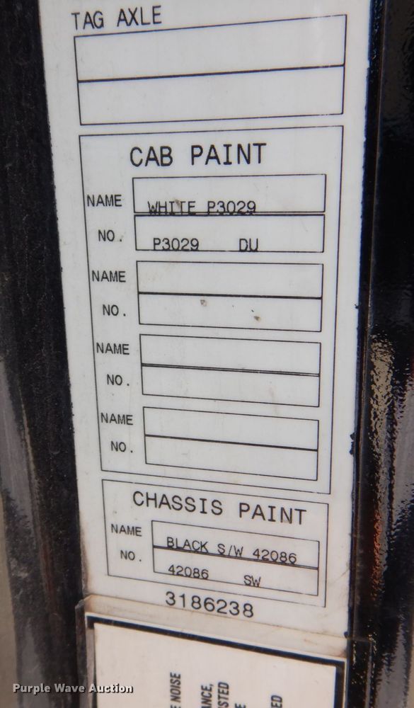 image for item DS8051 2002 Volvo VHD  vacuum truck