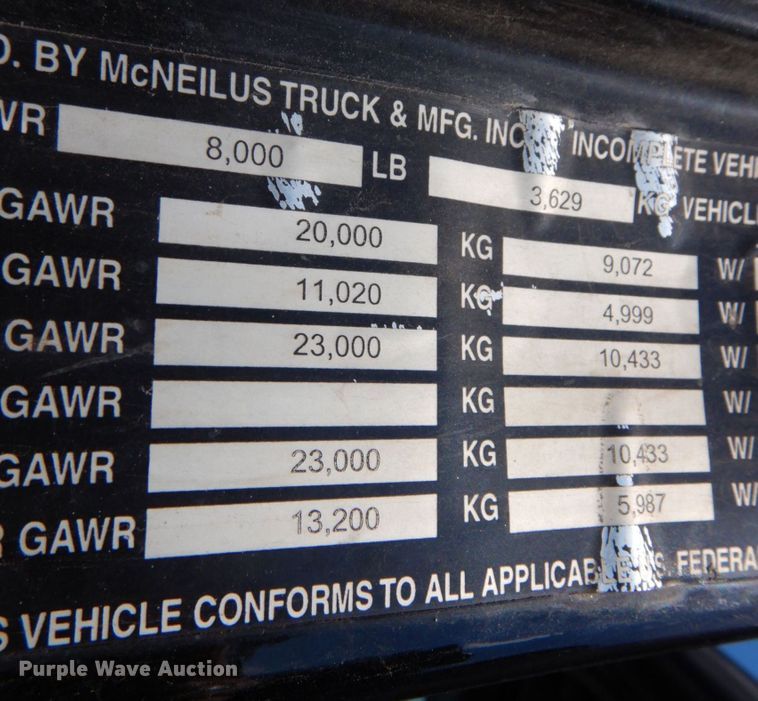 image for item DS8051 2002 Volvo VHD  vacuum truck