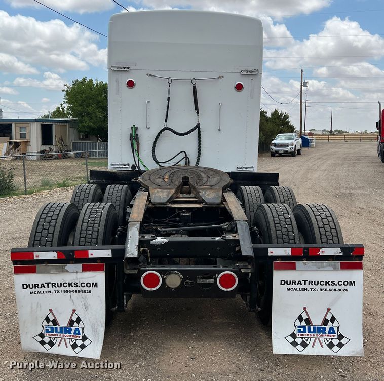 image for item DS8280 2012 Kenworth T660  semi truck