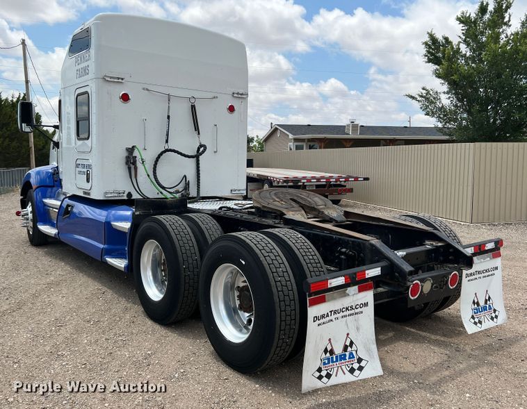 image for item DS8280 2012 Kenworth T660  semi truck