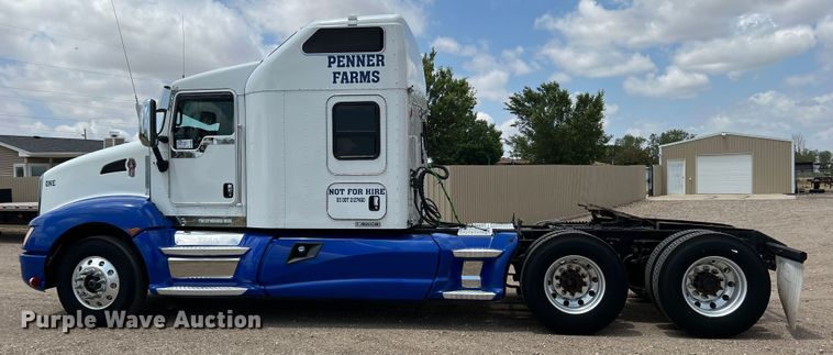 image for item DS8280 2012 Kenworth T660  semi truck