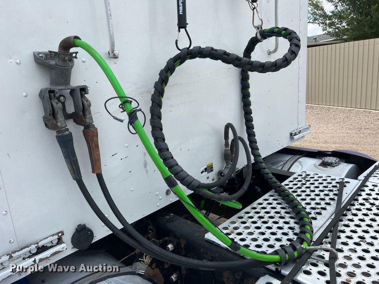 image for item DS8280 2012 Kenworth T660  semi truck