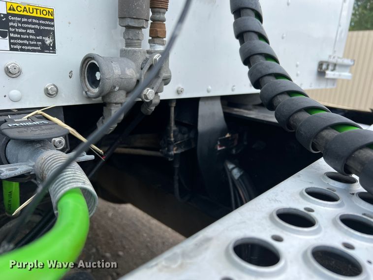 image for item DS8280 2012 Kenworth T660  semi truck