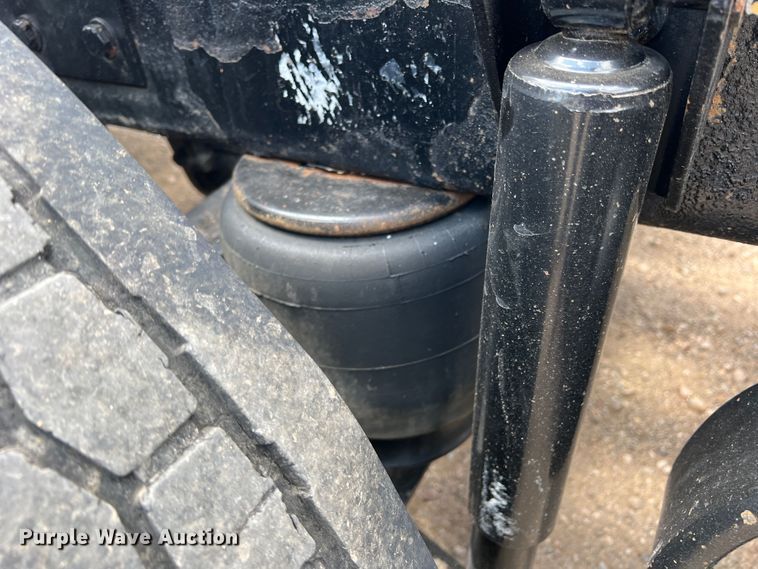 image for item DS8280 2012 Kenworth T660  semi truck