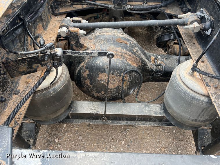 image for item DS8280 2012 Kenworth T660  semi truck