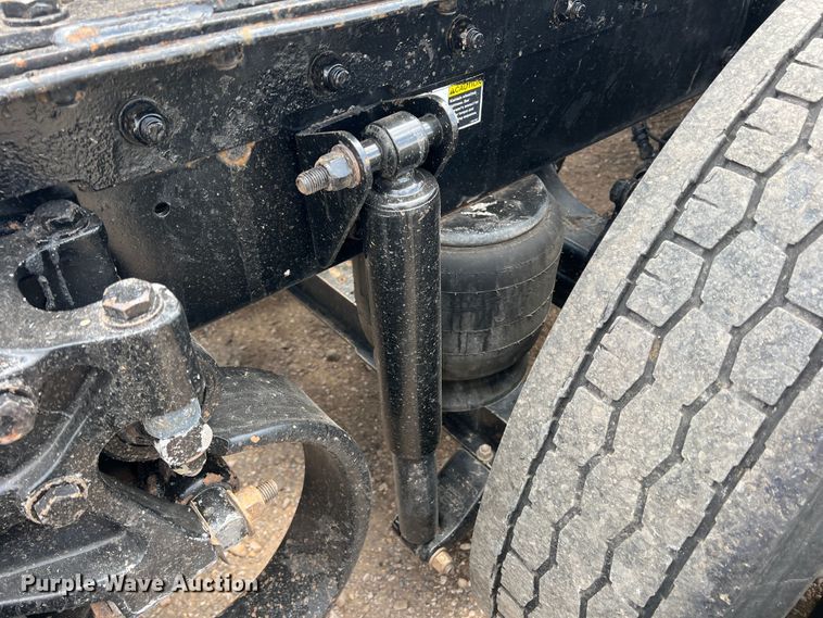 image for item DS8280 2012 Kenworth T660  semi truck