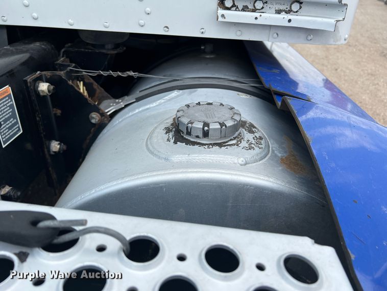 image for item DS8280 2012 Kenworth T660  semi truck